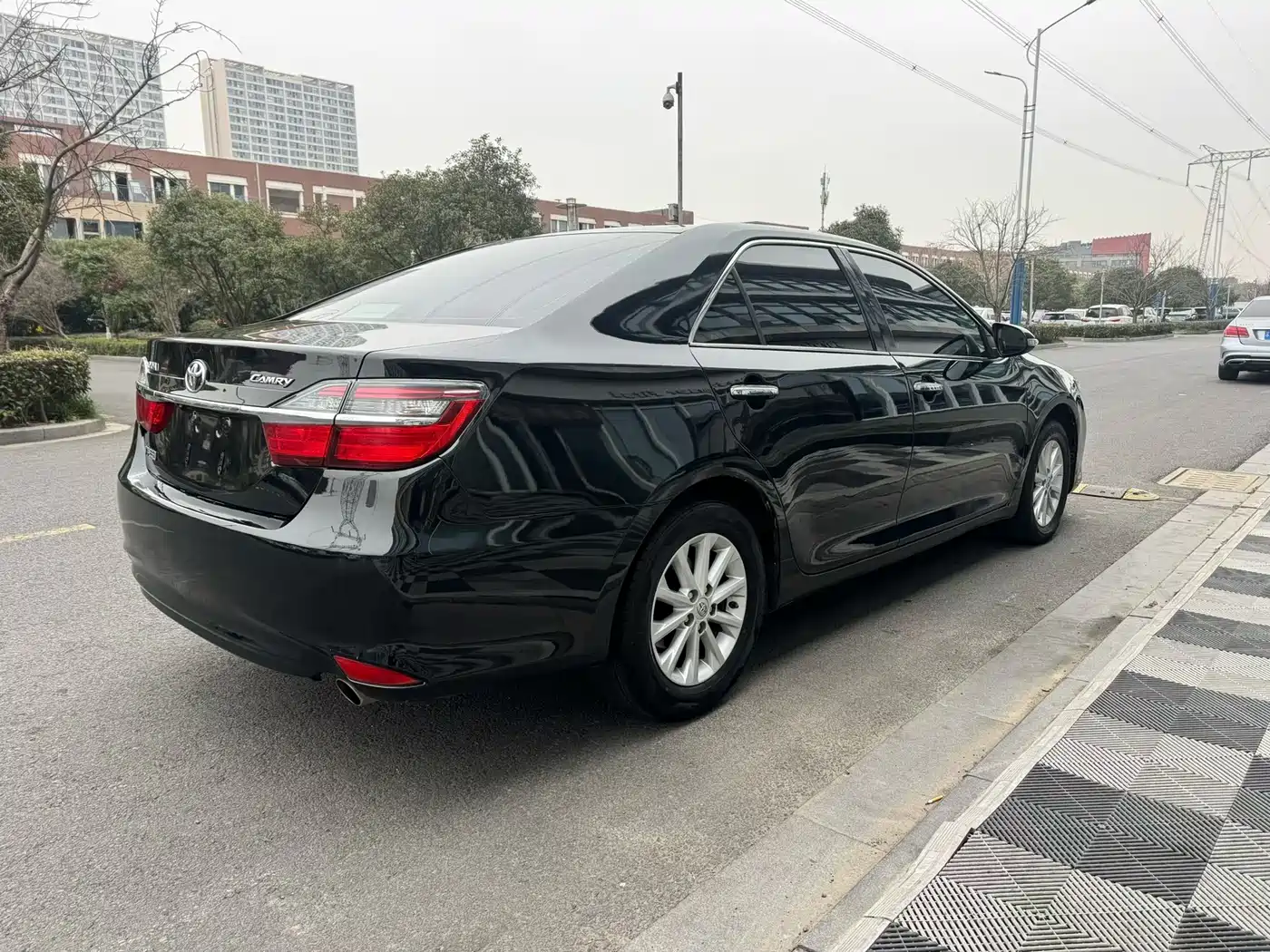 Toyota Camry 2016 2.0E 10th Anniversary Elite Edition фото 4