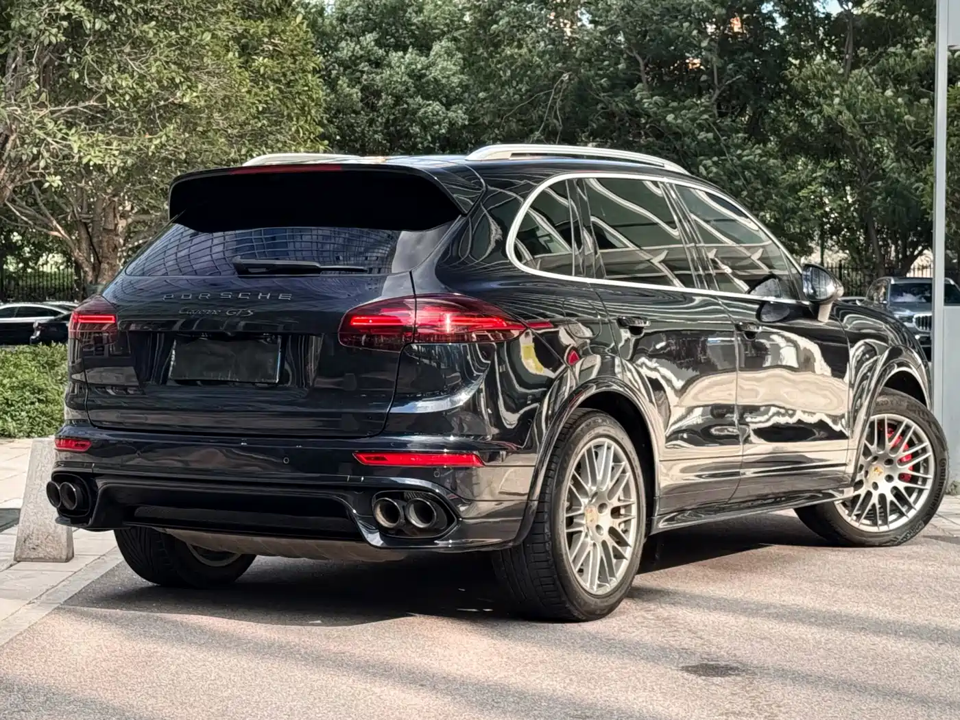 Photo 7 - Porsche Cayenne