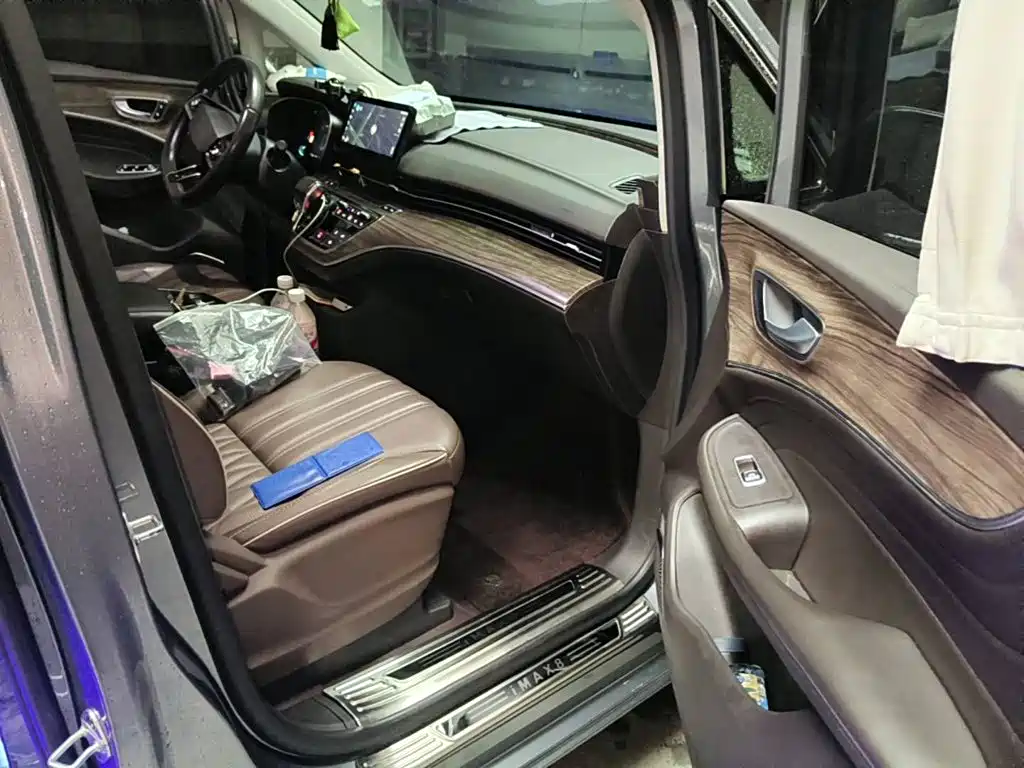 Roewe iMAX8 EV 2023 2022 Gold Edition