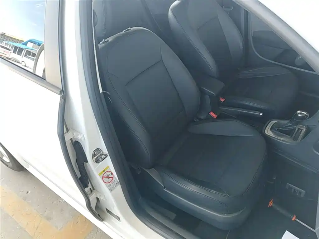 Volkswagen Lavida Tour 2013 1.6L Automatic Trend Style фото 25