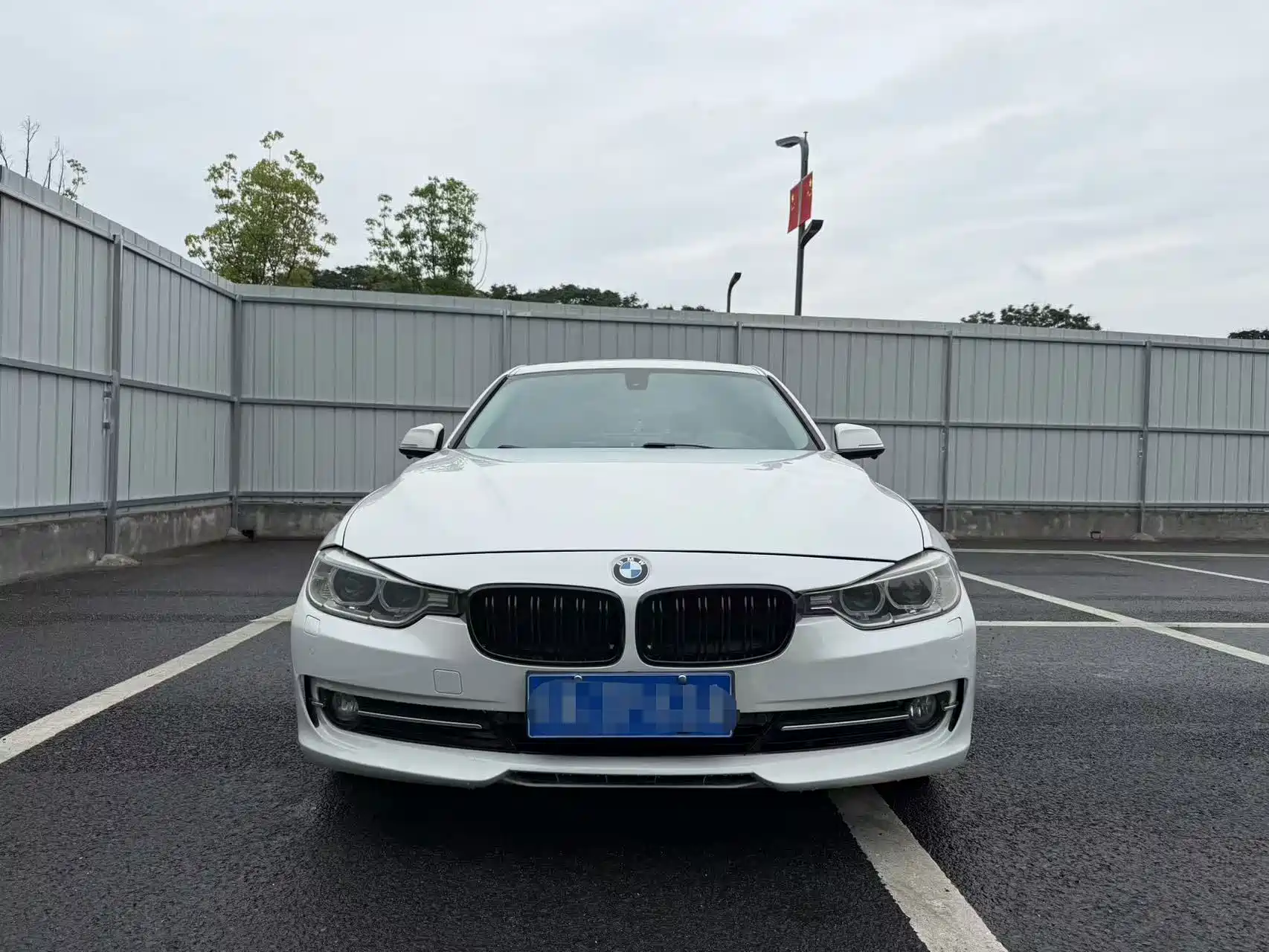 Photo 2 - BMW 3 Series
