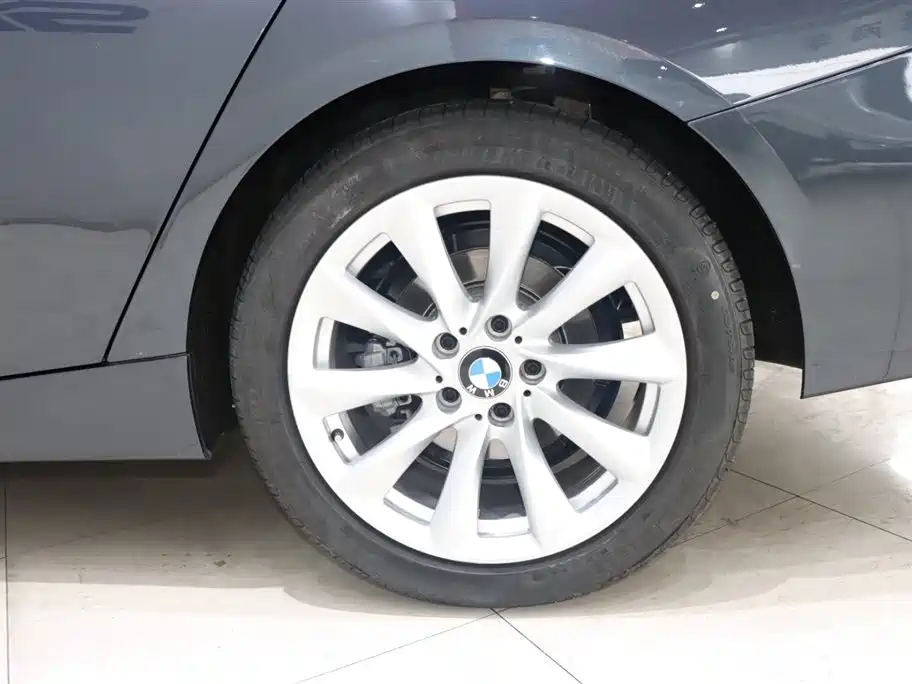 BMW 3 Series GT 2019 320i Fashion Model фото 16