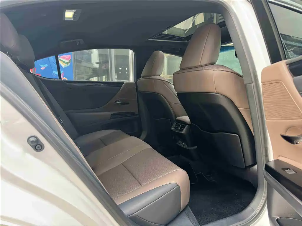 Lexus ES 2022 200 Excellence Edition фото 21