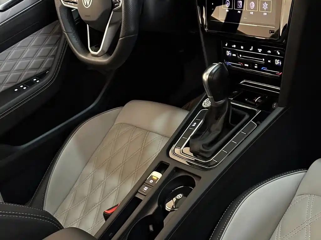 Volkswagen Magotan 2023 2 Million Units Anniversary Edition 330TSI DSG Leading Type фото 21