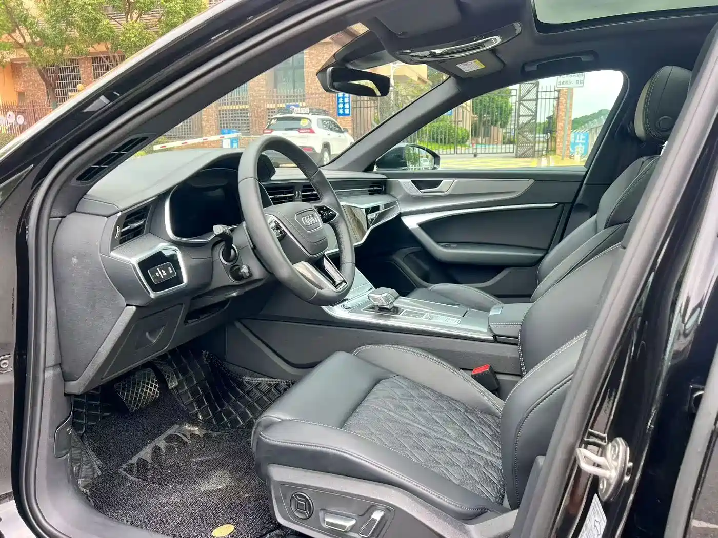 Фото 4 - Audi A6L