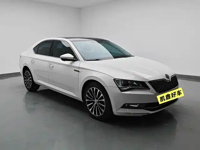Škoda Superb 2018 TSI330 DSG Comfort Edition China V фото 3