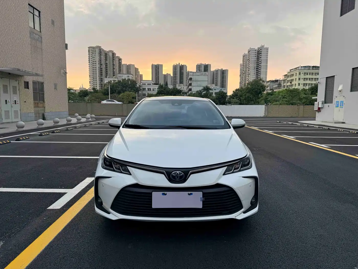 Toyota Corolla 2022 Hybrid 1.8L E-CVT Pioneer Edition фото 2