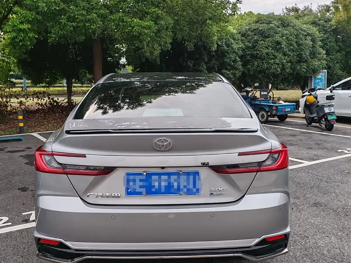 Фото 5 - Toyota Camry