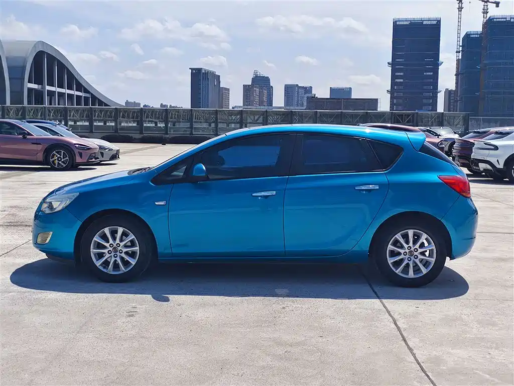 Buick Excelle 2013 Model XT 1.6L Automatic Fashion фото 3