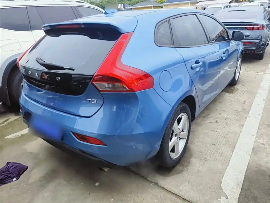 Фото 7 - Volvo V40