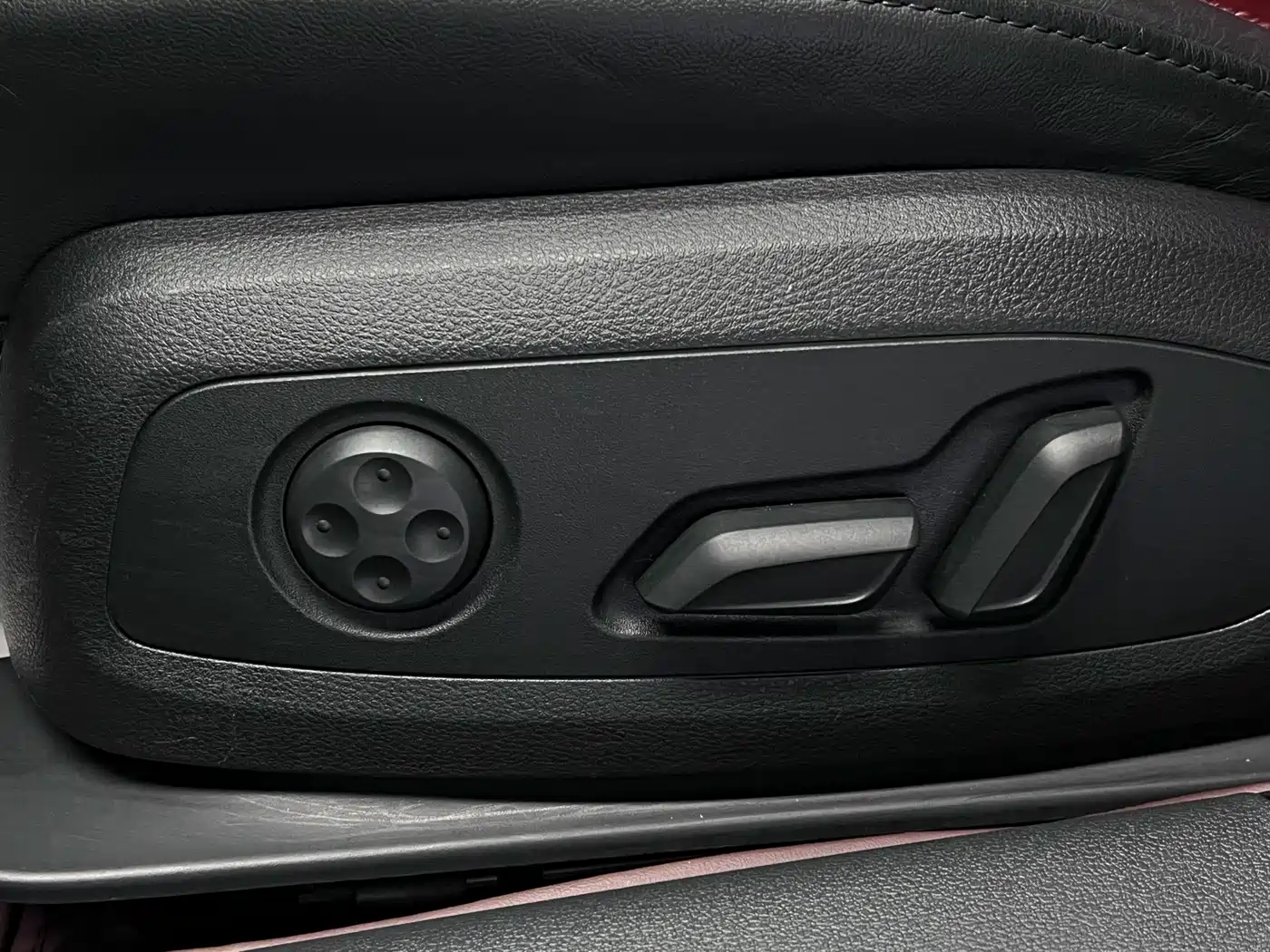 Фото 36 - Audi A4L