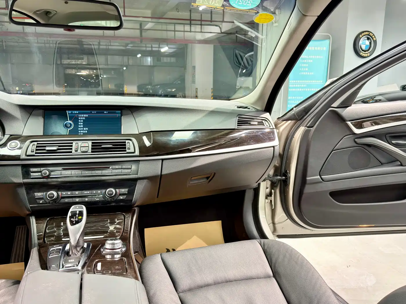 BMW 5 Series (Import) 2011 535i Luxury Sport фото 15