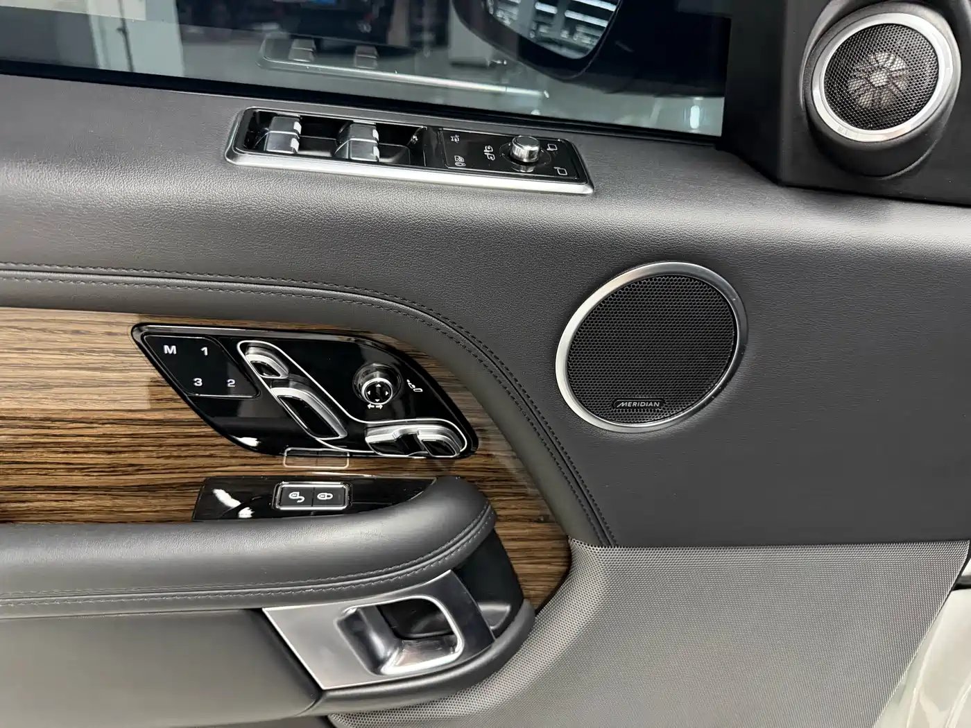 Land Rover Range Rover 2018 3.0 SC V6 Vogue Heritage Edition фото 7