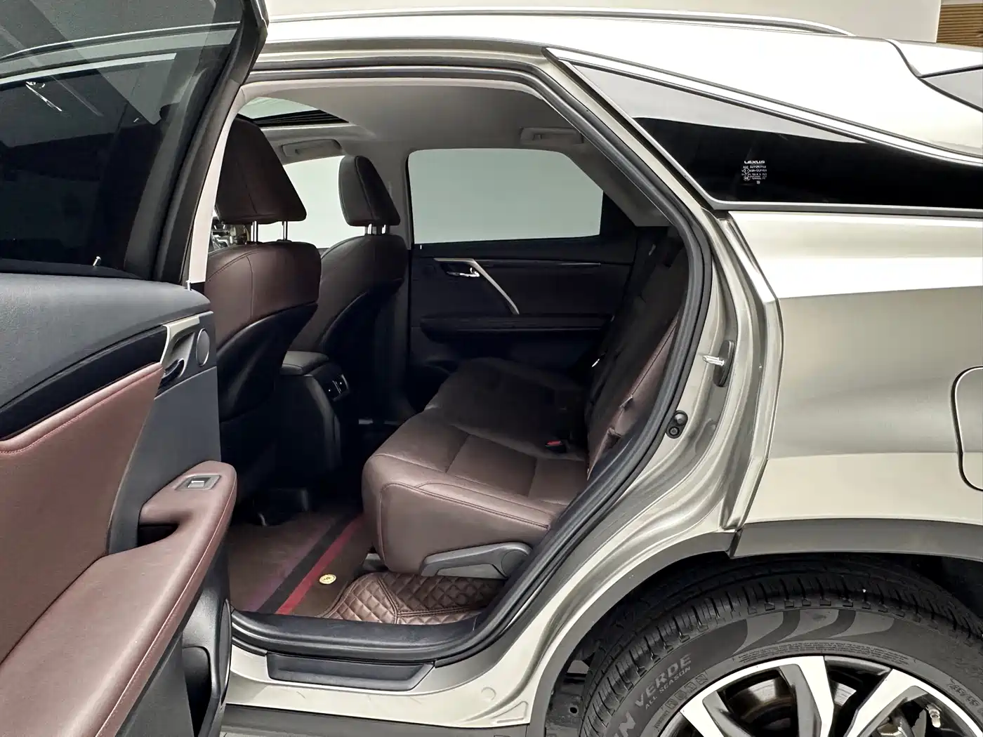 Photo 8 - Lexus RX