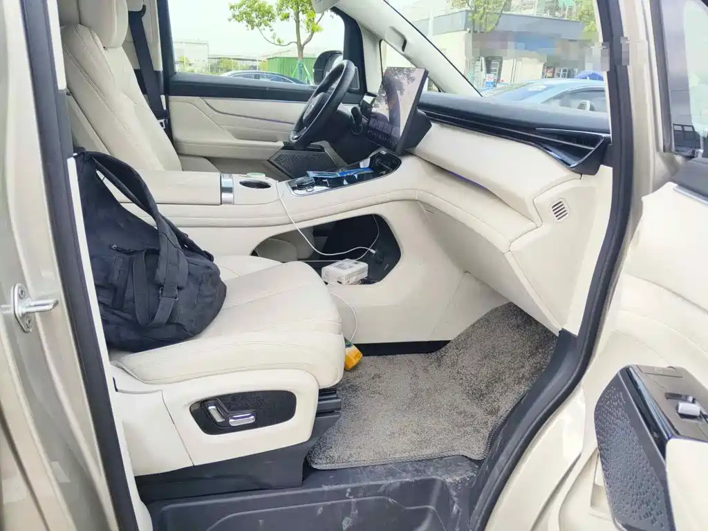 Geely Galaxy Galaxy V900 2026 2026 Model Base Version 8-Seater