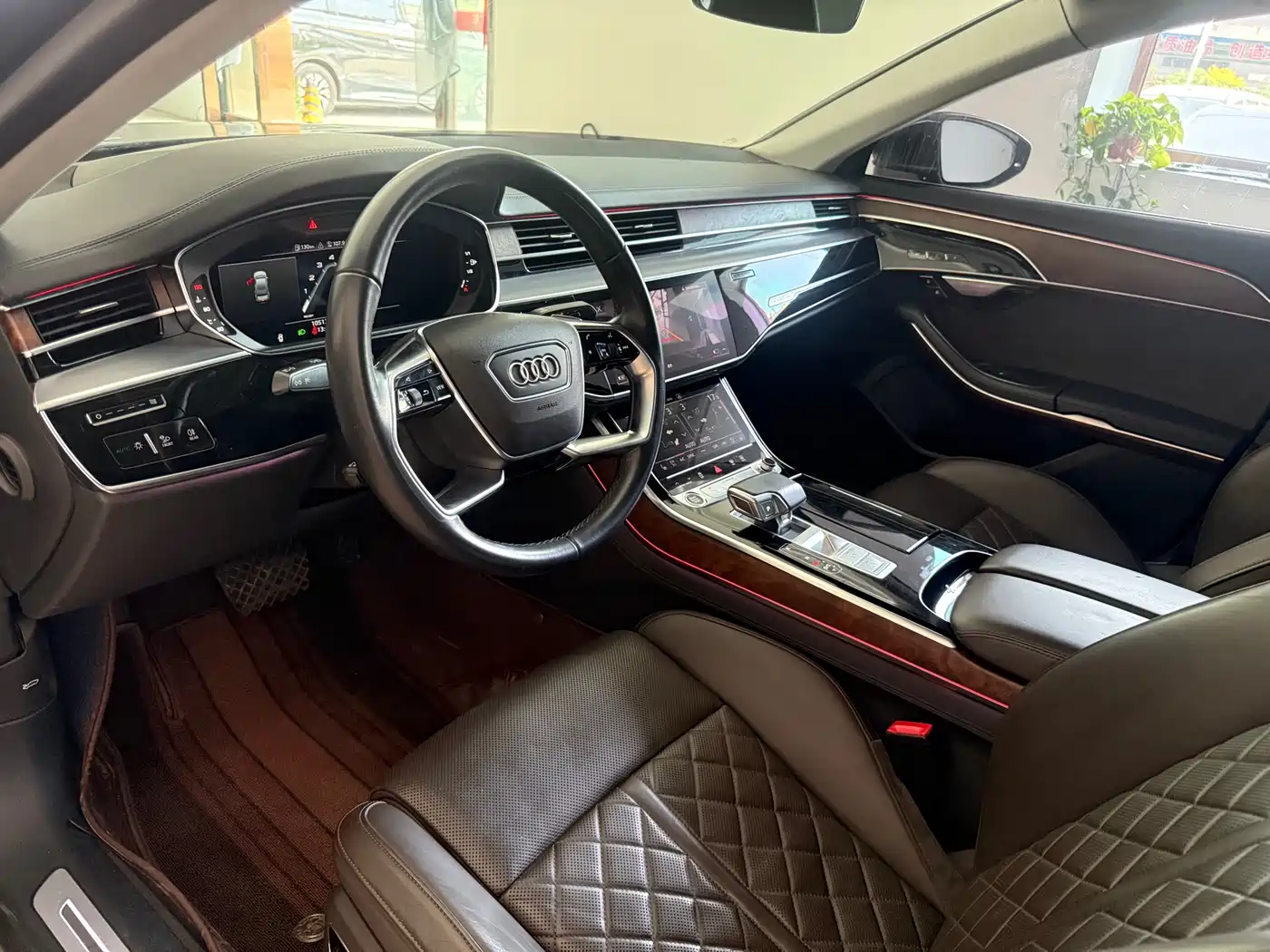Фото 7 - Audi A8