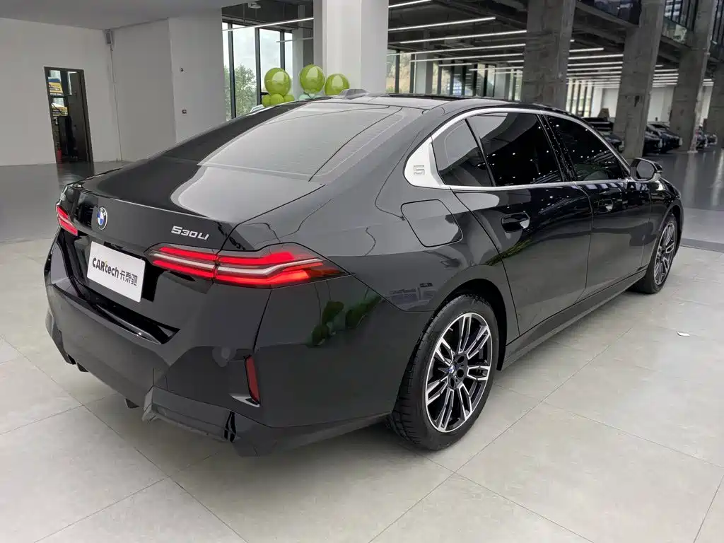 Фото 14 - BMW 5 Series