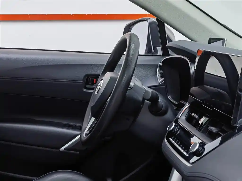 Toyota Frontlander 2023 2.0L CVT Luxury Edition фото 6