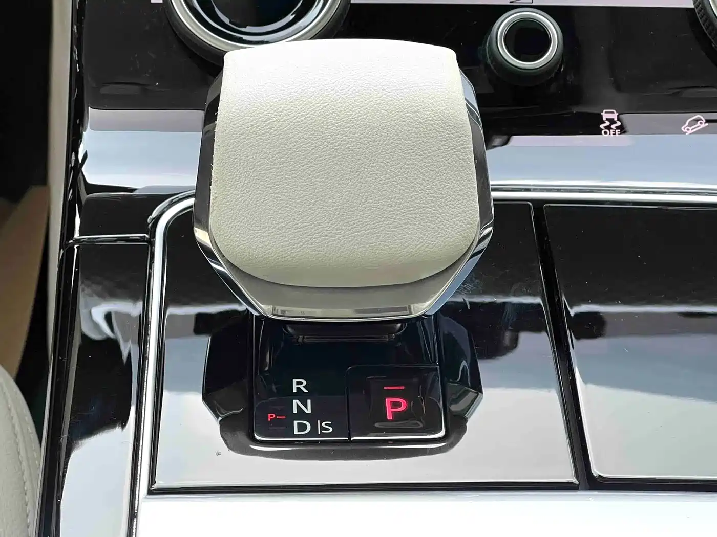 Land Rover Range Rover Velar 2021 P250 Gloss Black Collector's Edition фото 9