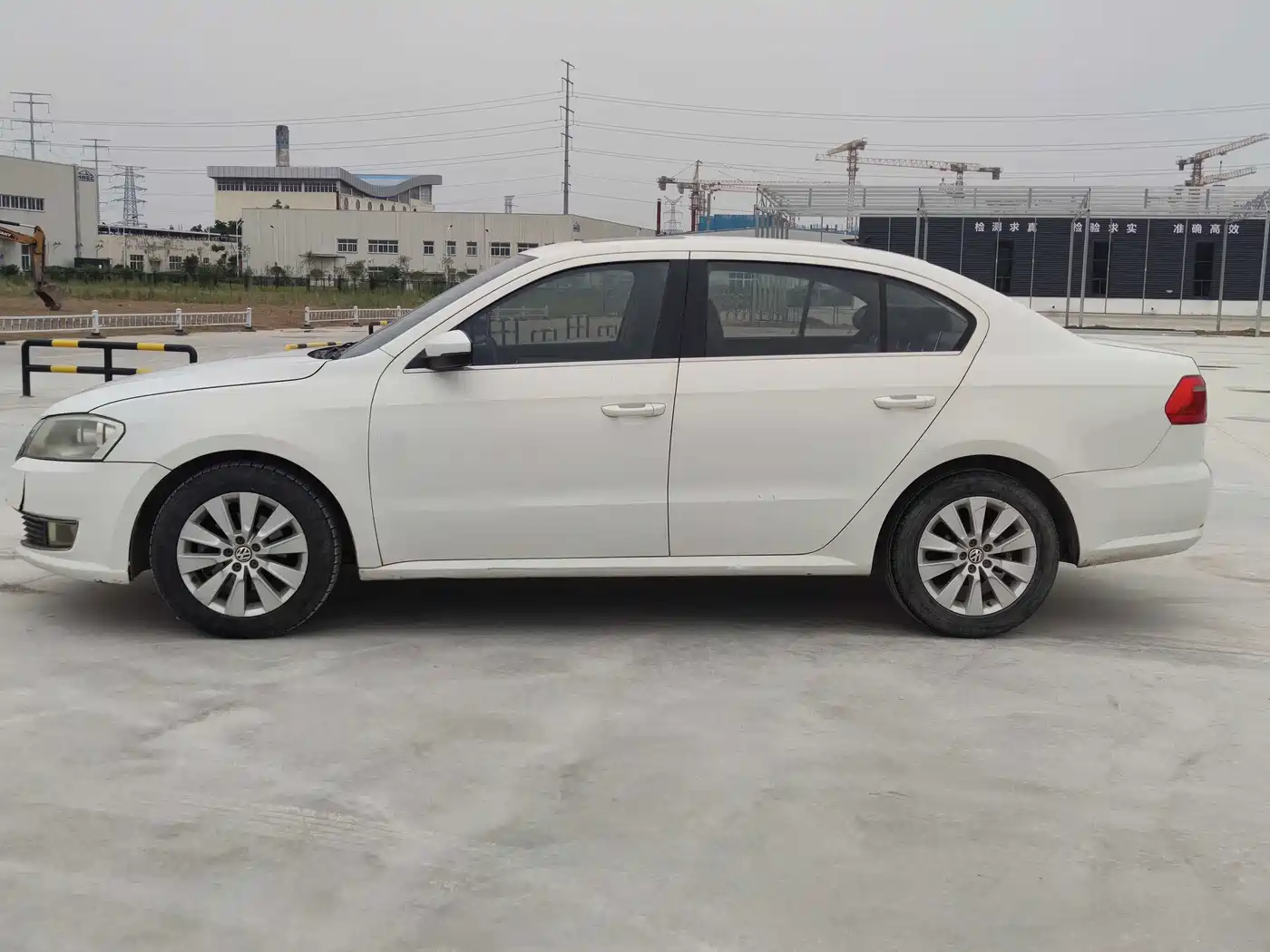 Volkswagen Lavida 2013 Facelift Classic 1.6L Manual Comfort фото 16