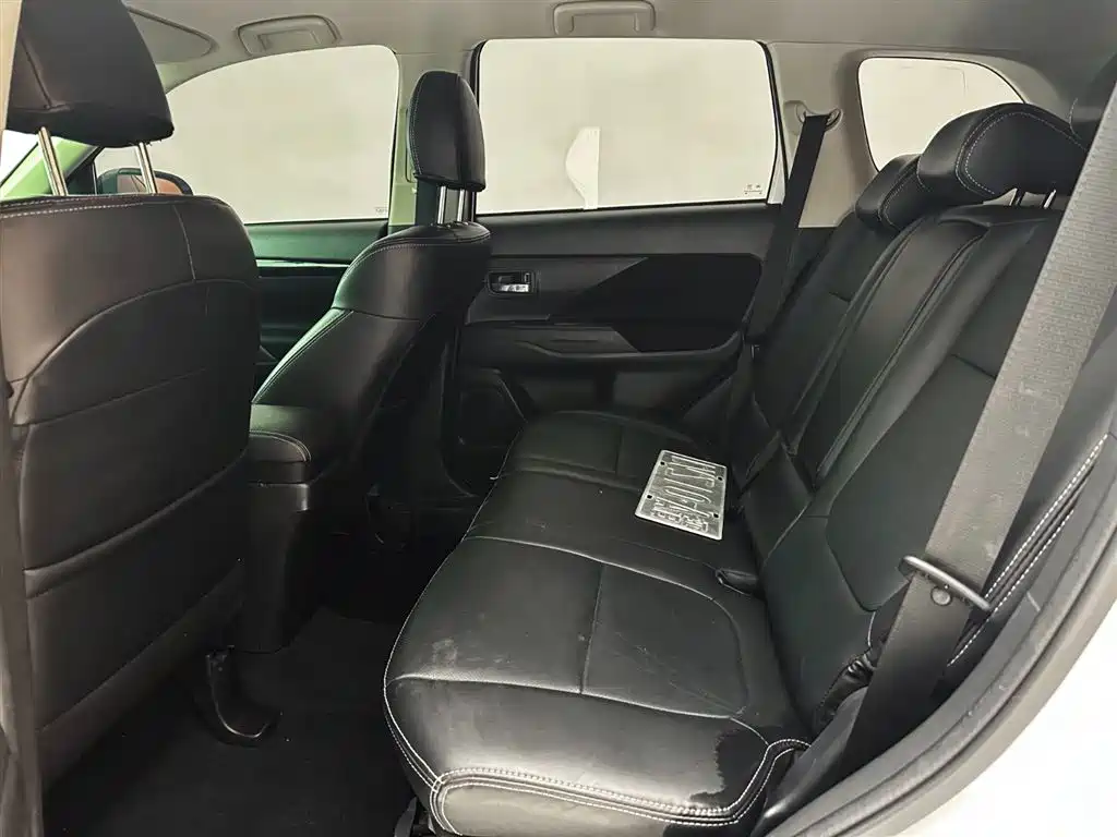 Mitsubishi Outlander 2021 2.0L 2WD Smooth Ride Version 5-Seater фото 19