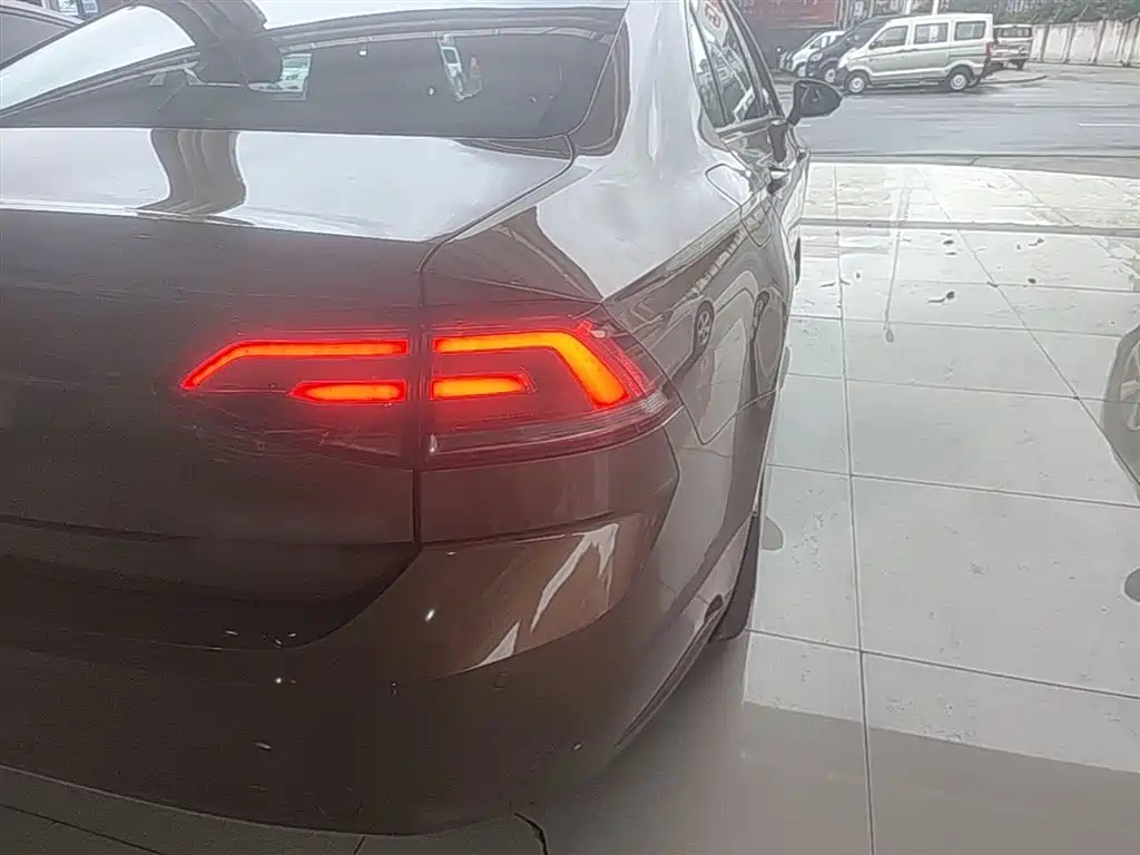 Volkswagen Lamando 2015 230TSI DSG Style фото 8