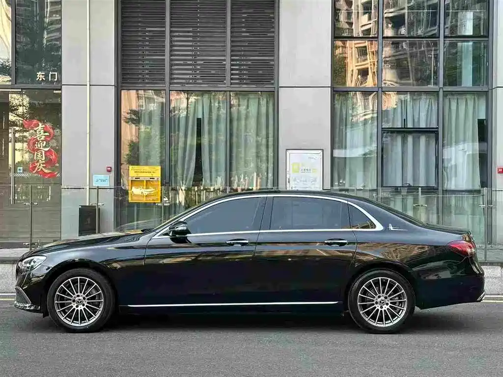 Фото 2 - Mercedes-Benz E-Class