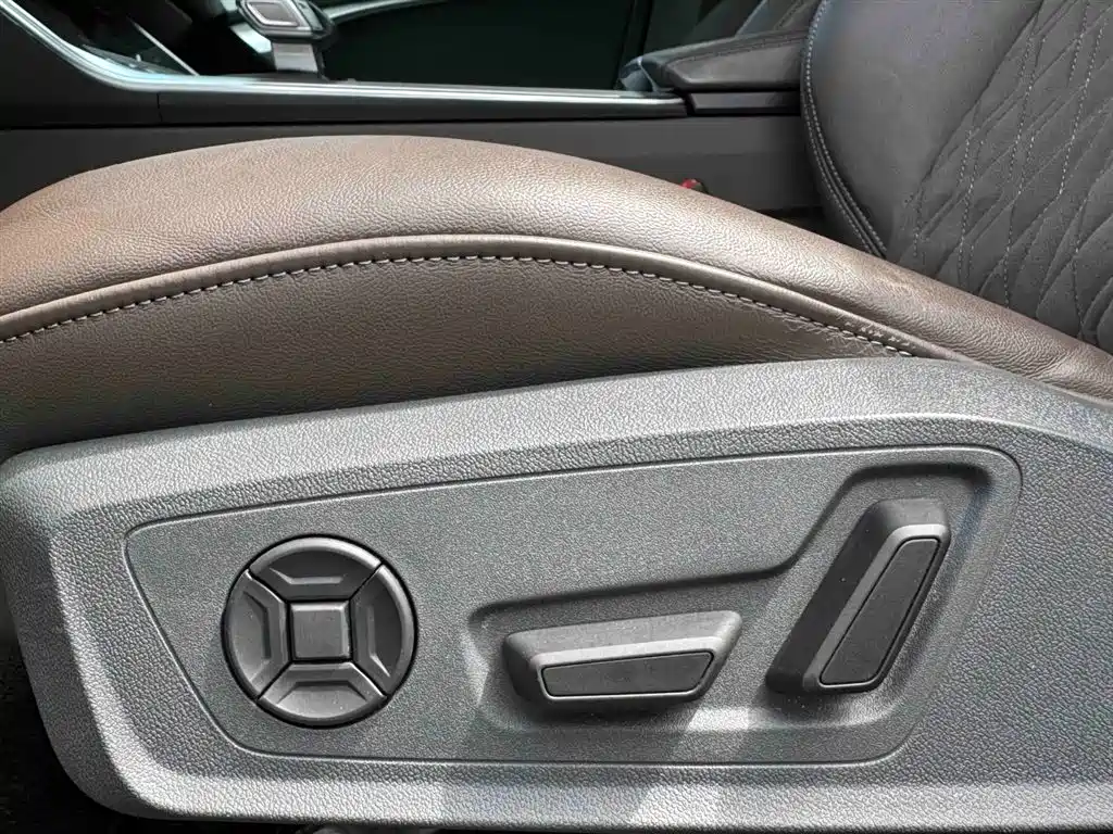 Фото 17 - Audi A7L