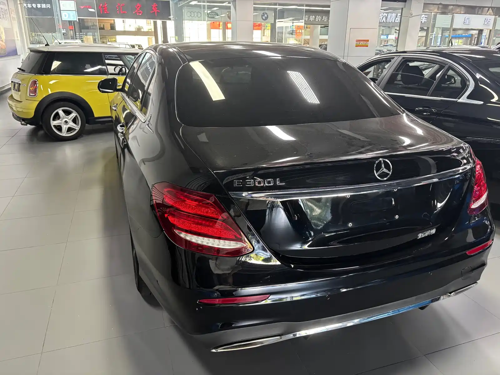 Фото 4 - Mercedes-Benz E-Class
