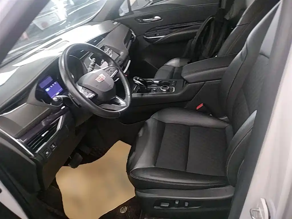 CADILLAC XT4
