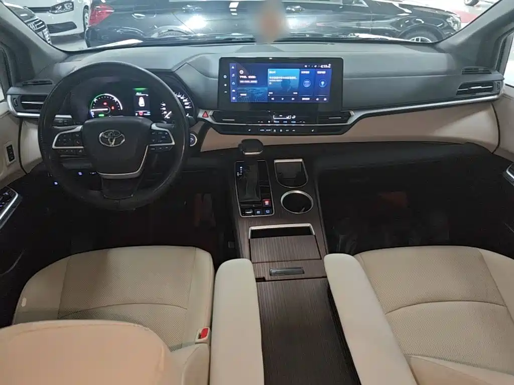 Toyota Granvia 2023 2022 2.5L Hybrid Premium Edition