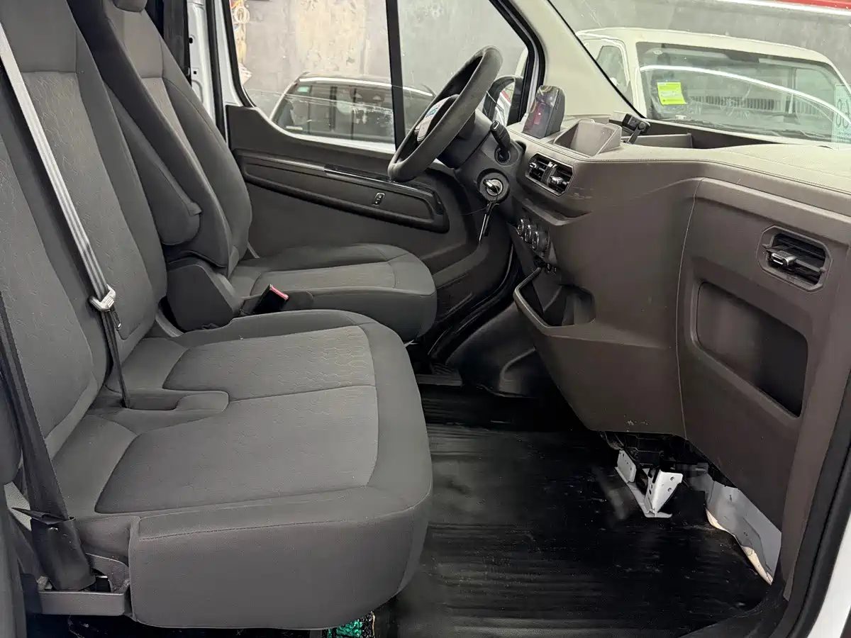 Jiangling E-Fushun 2025 2025 Model Blind Window Version 50.38kWh Medium Wheelbase Low Roof 3.0T