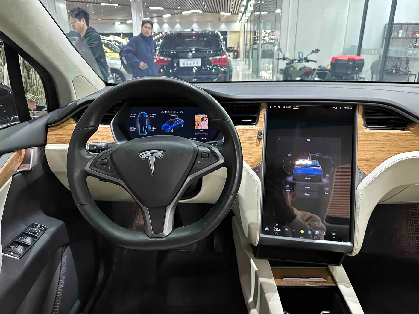 TESLA MODEL X
