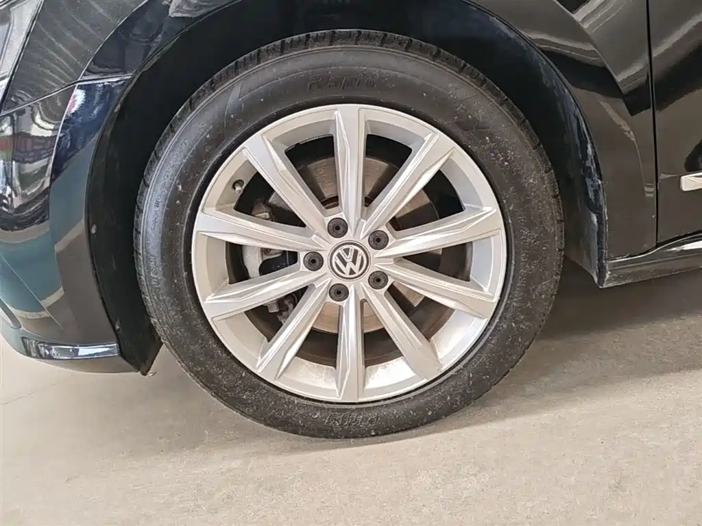 Volkswagen Passat 2017 330TSI DSG Prestige фото 23