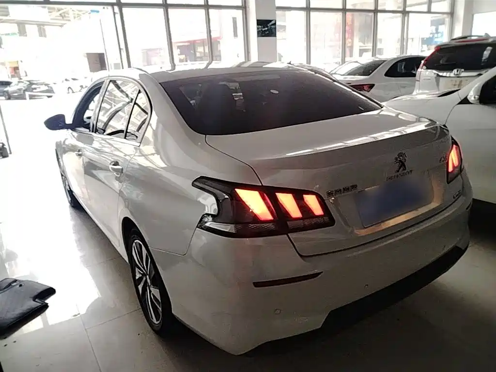 Peugeot 408 2020 360THP 10th Anniversary Commemorative Edition фото 5