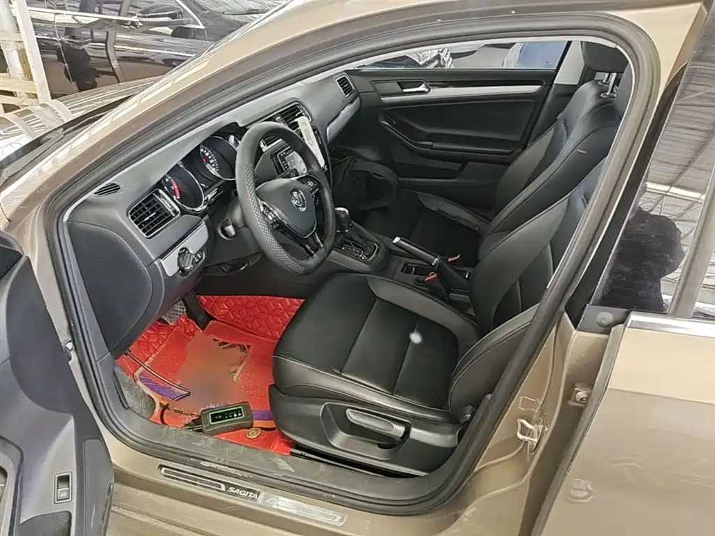 Volkswagen Sagitar 2018 1.6L Automatic Comfort фото 16