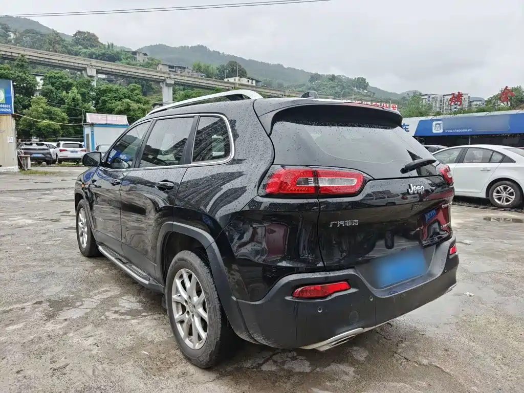 صورة 5 - Jeep Cherokee