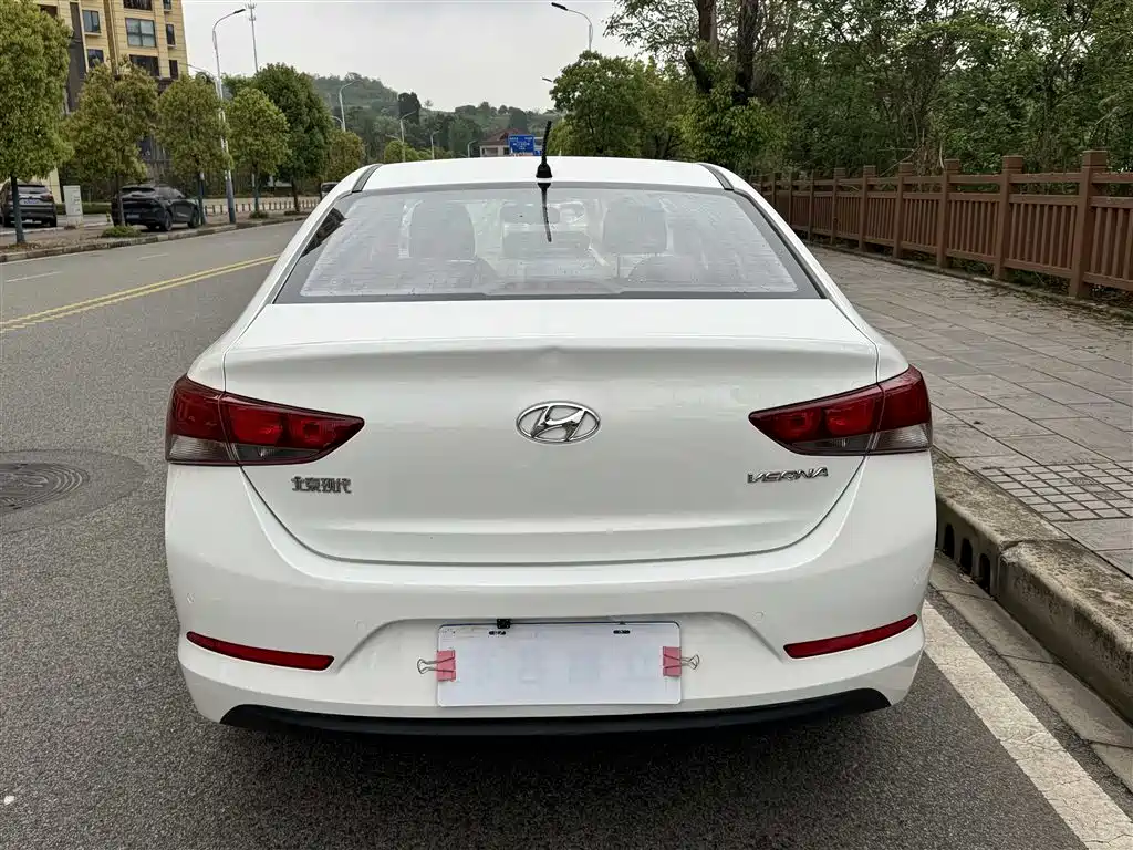 Hyundai Verna 2016 1.4L Automatic Cool Edition GLS фото 5