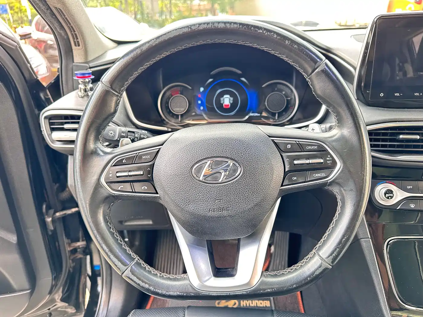 Фото 17 - Hyundai Santa Fe