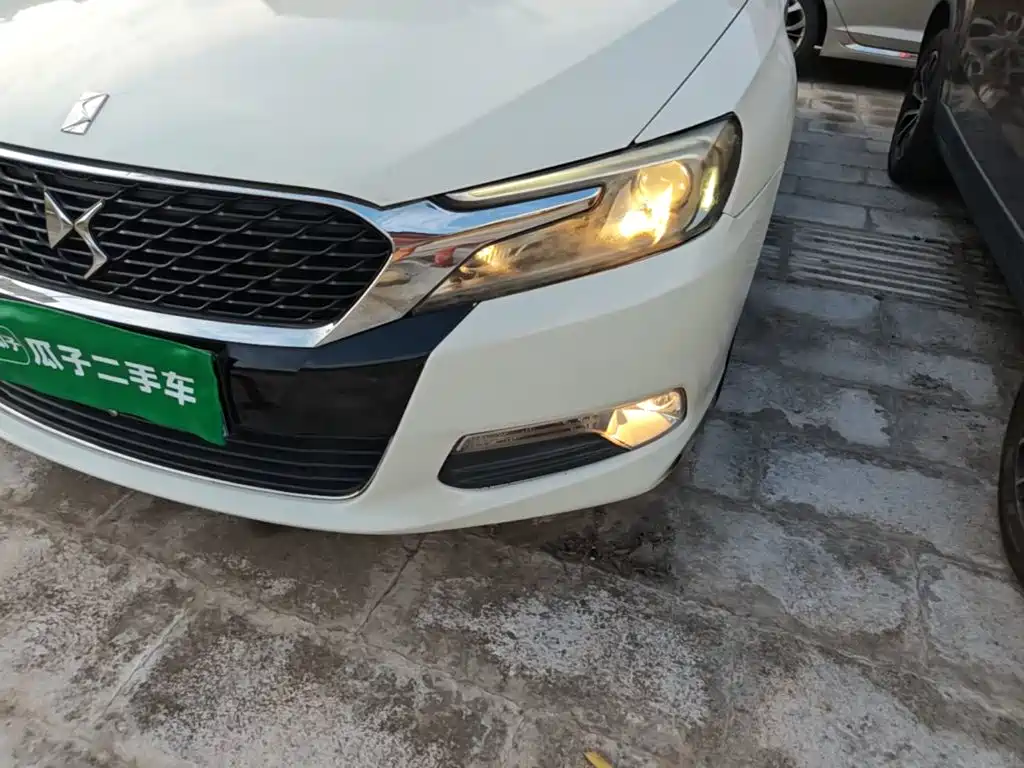 DS 5LS 2015 2014 1.8L Elegance VTi140
