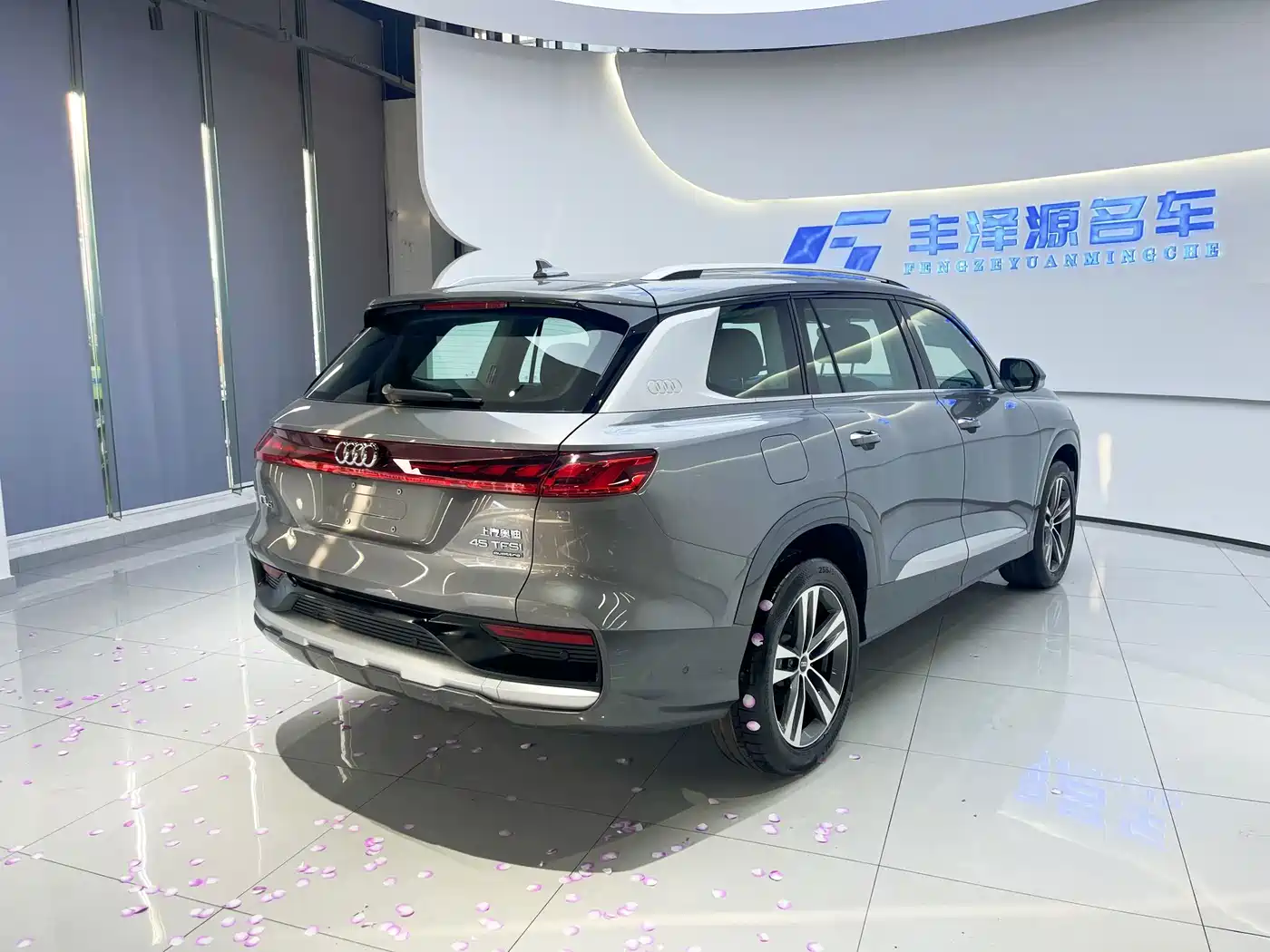 Audi Q6 2023 2023 45 TFSI quattro Uniform Cloud Yulin Package