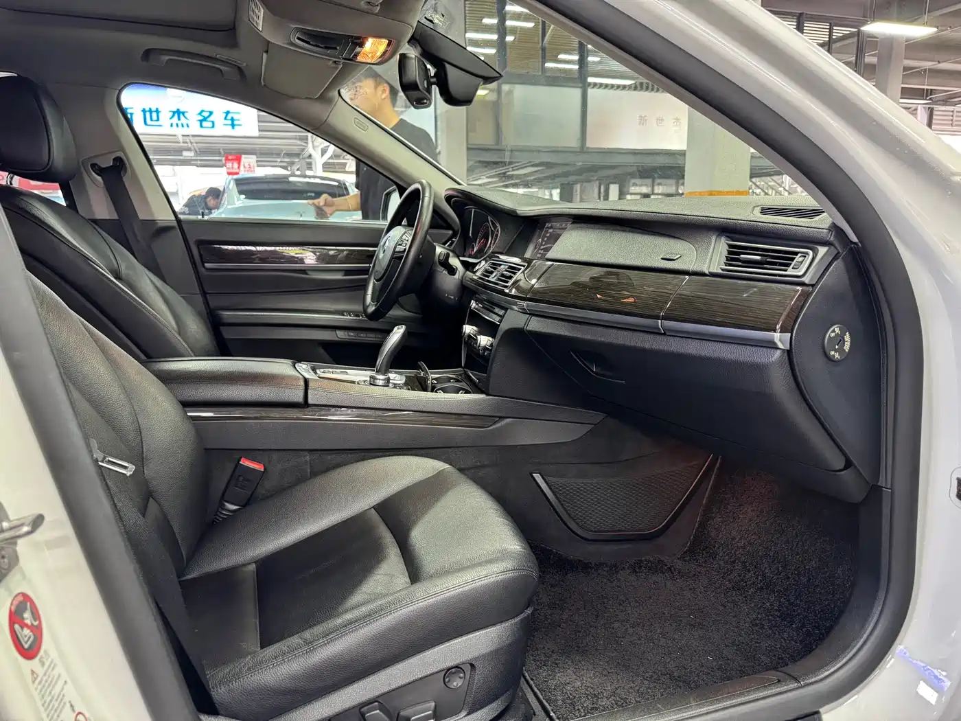 BMW 7 Series 2009 Model 740Li Leading Edition фото 11