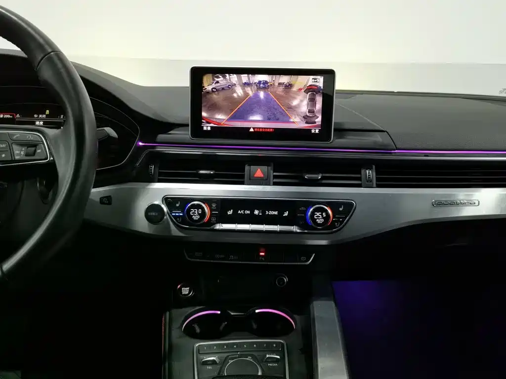 Фото 12 - Audi A4L