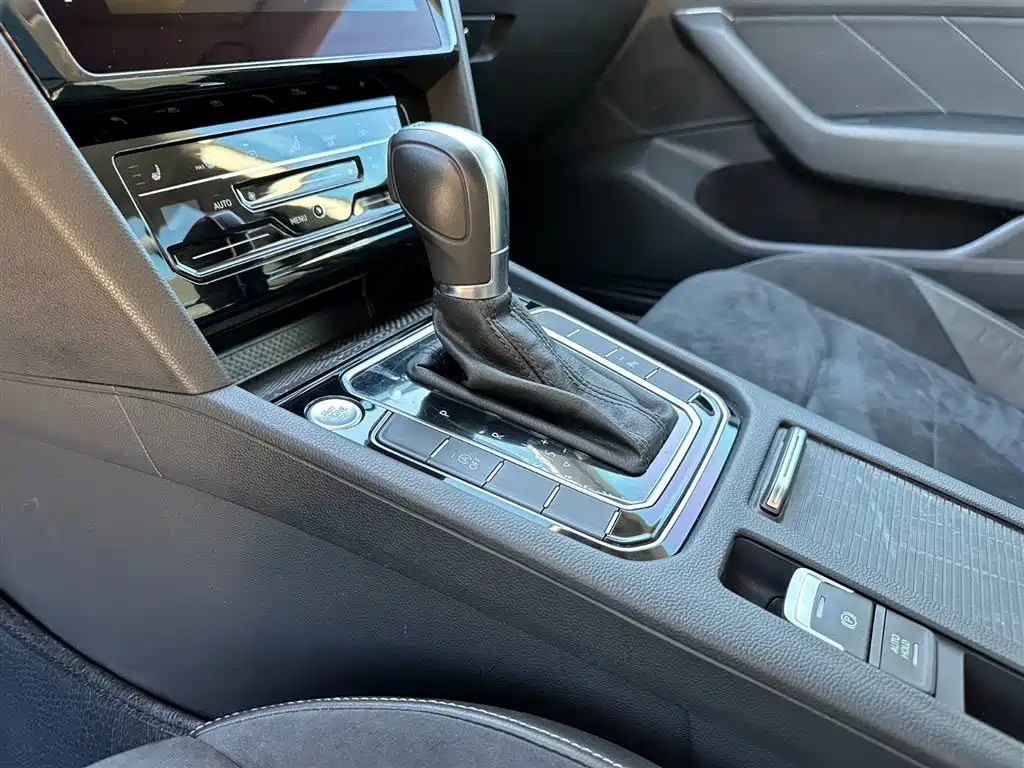 Volkswagen FAW-Volkswagen CC 2021 Shooting Brake 330TSI Hunter Edition фото 14