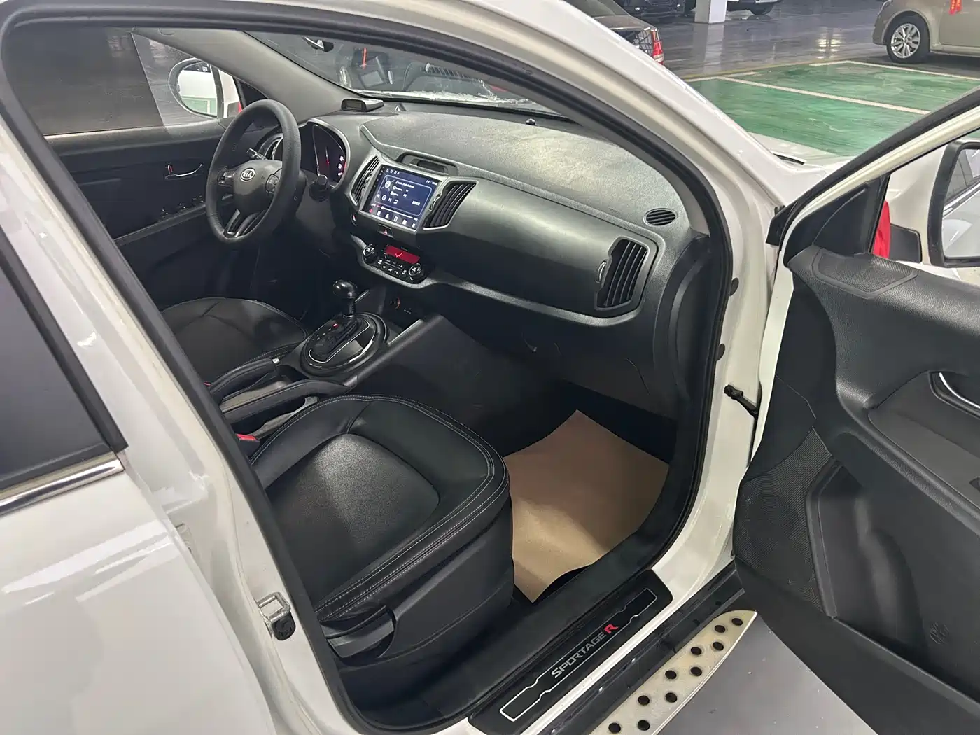 Kia Sportage 2011 2.0L Automatic 2WD Premium фото 14