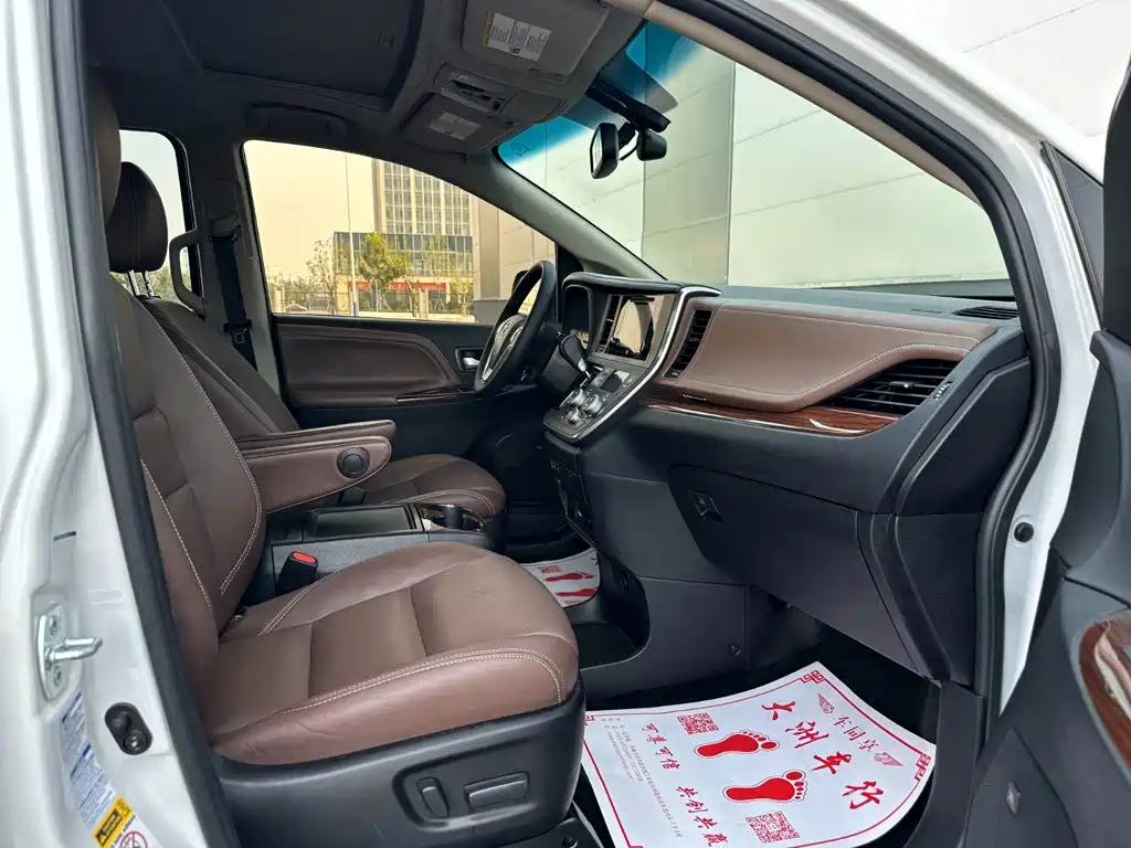 صورة 16 - Toyota Sienna