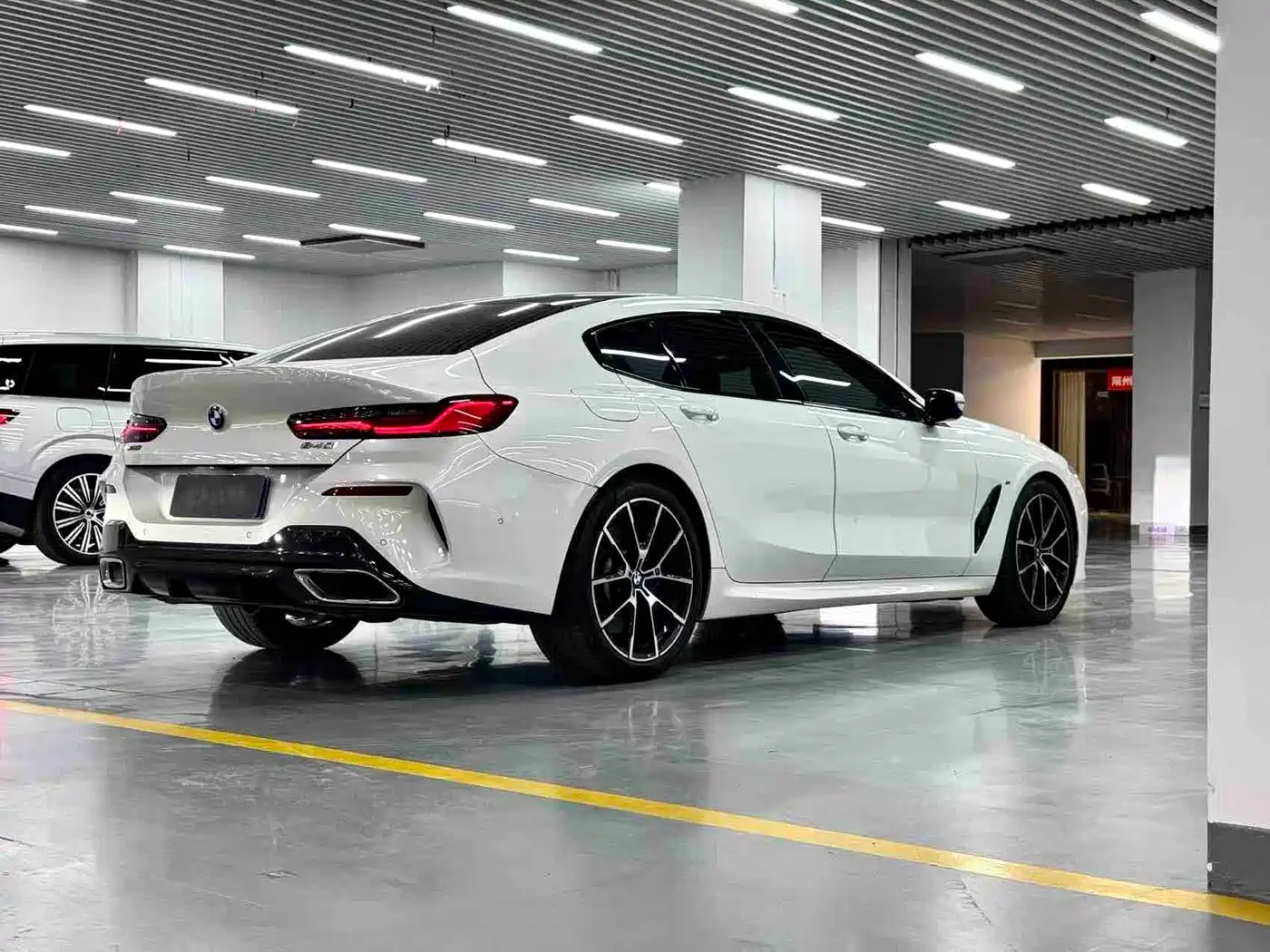 Фото 9 - BMW 8 Series