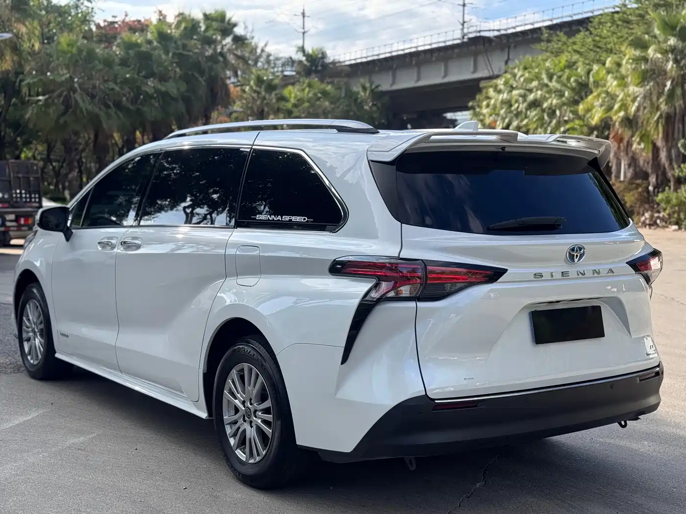 Toyota Sienna 2023 2.5L Hybrid Comfort Edition фото 9