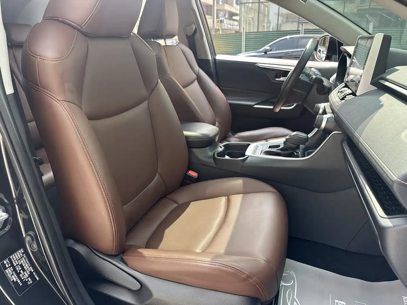 Toyota RAV4 Rongfang 2020 Hybrid 2.5L E-CVT 2WD Elite Edition фото 10