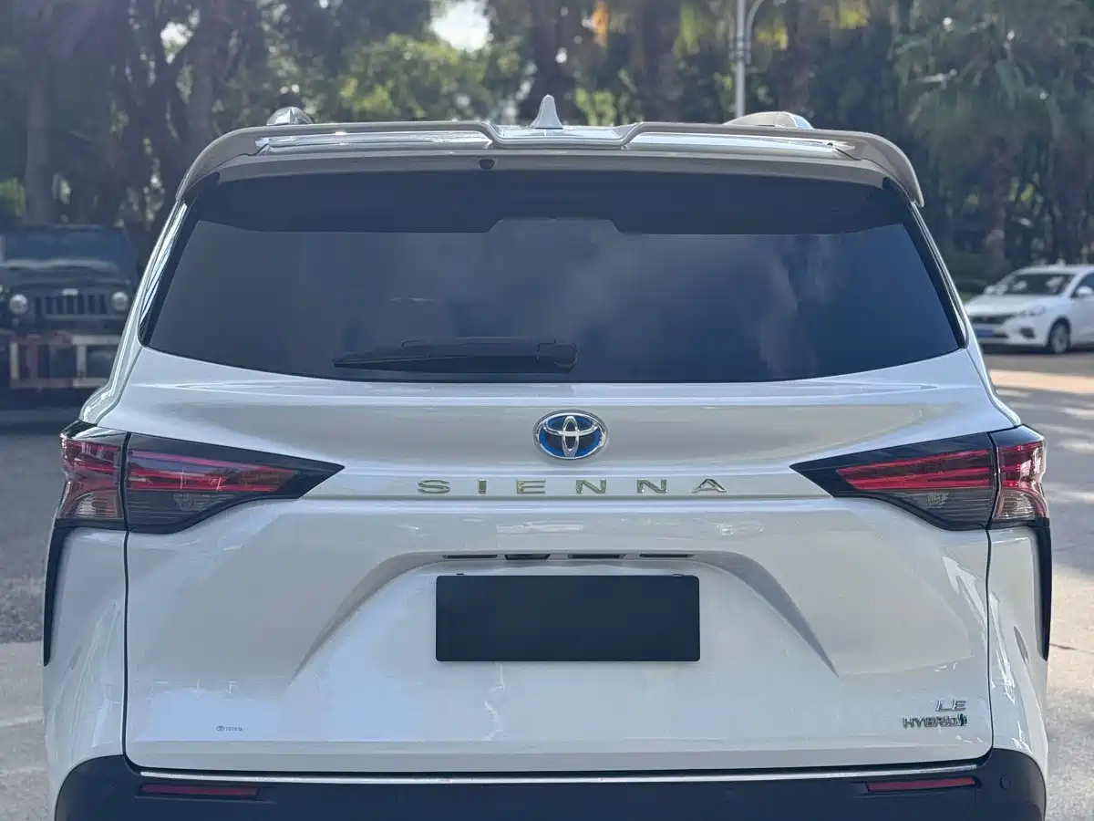 Toyota Sienna 2023 2.5L Hybrid Comfort Edition фото 8
